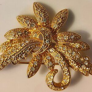 Vintage Signed Big Napier Brooch Gold Tone Bow Ribbon Rhinestones